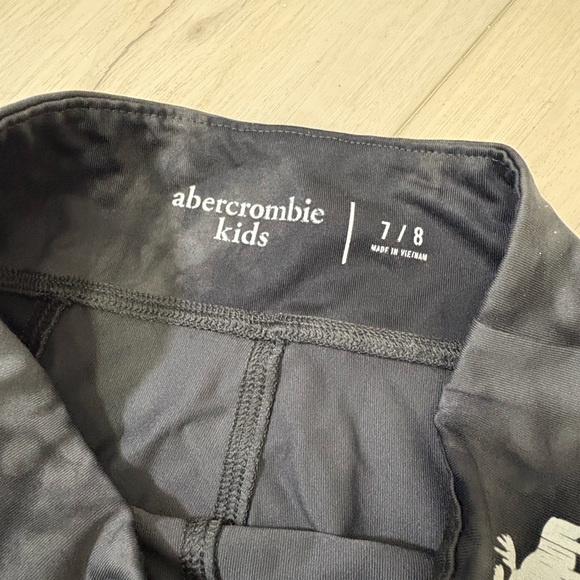 Abercrombie Kids Black Tie-Dye Leggings - Picture 3 of 6